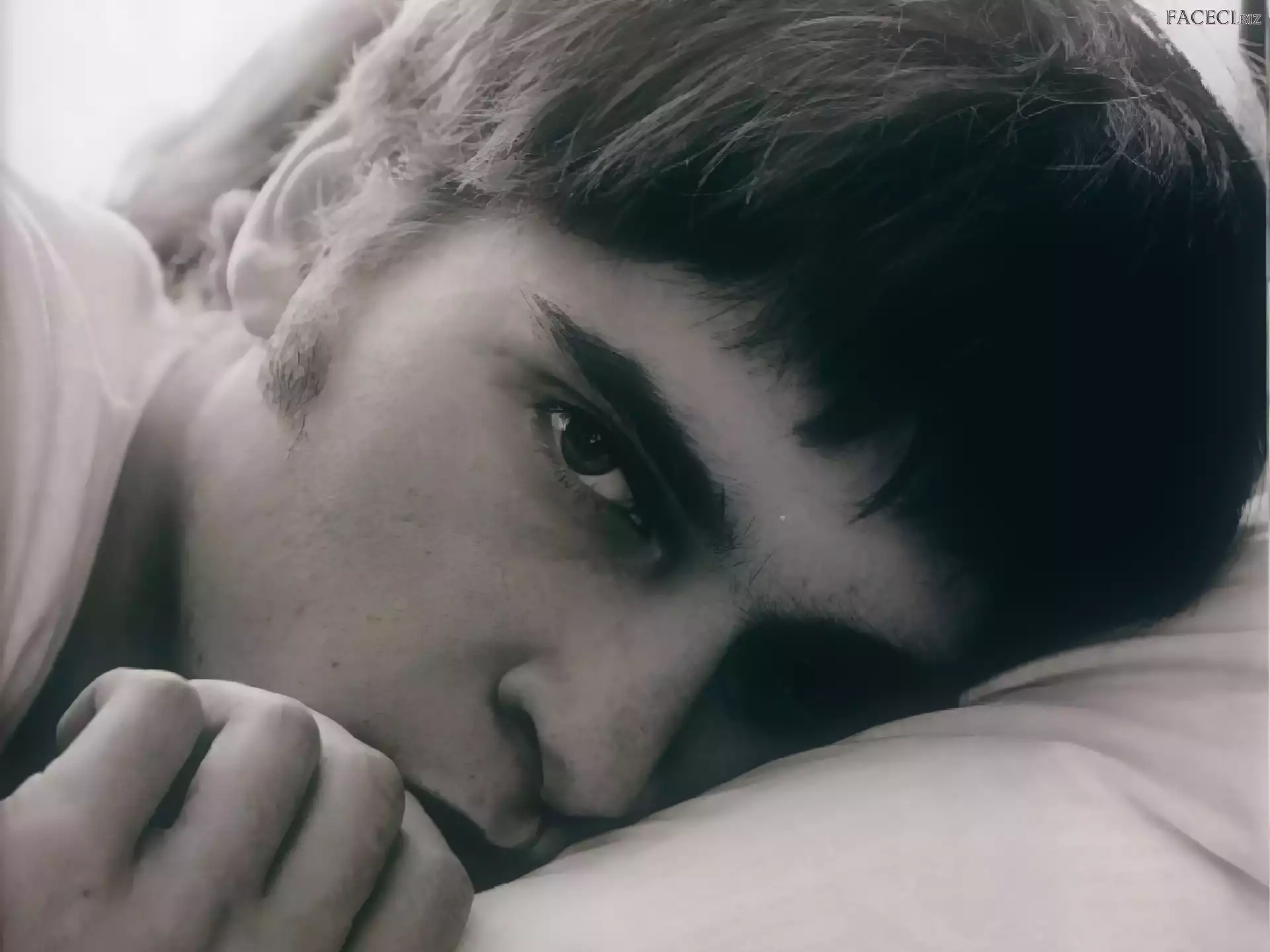 Joaquin Phoenix, ciemne włosy